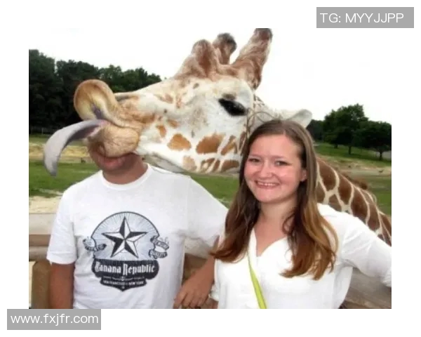 足球场上的幽默瞬间让你捧腹大笑的搞笑故事合集